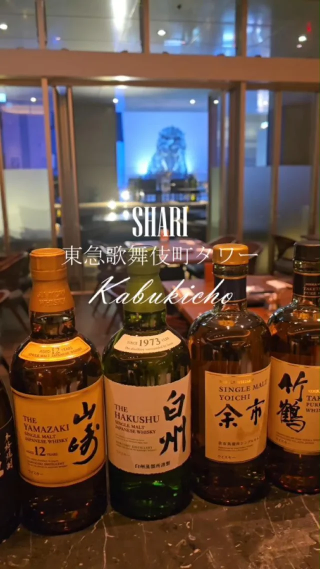 SHARI
東急歌舞伎町タワー
Kabukicho
@shari_tokyukabukichotower 

４月２１日にグランドオープン

オープン記念しゃぶしゃぶコース
黒毛和牛・新鮮野菜食べ放題

東急歌舞伎町タワーの摩天楼の中に穴場みっけ

タワー５階

入口から雰囲気よい

歌舞伎町とは思えない広い空間

貸し切りルームにはプールも　どこにもない

歌舞伎町名物のゴジラと目が合う

お酒の種類も圧倒的

そしてこのコースのコスパの良さ

前菜から繊細な丁寧なものを

新鮮な野菜、きのこ
スタッフさんが丁寧に説明
そして煮込んでくれる

味付けも最適なものを

質の良い食材を

最適なタイミングで
オープン記念しゃぶしゃぶコース☆
１０５６０円⇒８８００円(７月末迄)

【彩】しゃぶしゃぶ 
２時間飲み放題付きー黒毛和牛・野菜食べ放題

穴場、歌舞伎町の
新スポットで見つけた

行ってみて

スタッフさんも素敵

#PR
#SHARI東急歌舞伎町タワー
#SHARI#東急歌舞伎町タワー
#新宿#新宿ディナー
#新宿グルメ
#歌舞伎町
#寿司
#天ぷら
#和牛
#新宿寿司
#新宿天麩羅
#新宿しゃぶしゃぶ
#shinjiku
#sushi
#tempura
#wagyu
#東京グルメ 
#東京ディナー
#東京デート
#おしゃれ
#グルメ好きな人と繋がりたい
#東京ドヤスポット
#東京doyaspot

English:
SHARI Tokyu Kabukicho Tower Kabukicho
Grand Opening on April 21st
Grand Opening Commemorative Shabu-shabu Course All-you-can-eat Premium Japanese Black Beef & Fresh Vegetables
Found a hidden gem amidst the skyscrapers of Tokyu Kabukicho Tower
5th Floor of the Tower
Lovely atmosphere right from the entrance
A spacious interior you wouldn't expect in Kabukicho
Private rooms even have pools - truly unique
Eye-to-eye with Kabukicho's famous Godzilla
An overwhelming selection of drinks
And the amazing value of this course!
From the appetizers, everything is delicate and meticulously prepared.
Fresh vegetables and mushrooms The staff carefully explain each item And cook it for you
Seasoned to perfection
High-quality ingredients
Served at the optimal time Grand Opening Commemorative Shabu-shabu Course ☆ ¥10,560 ⇒ ¥8,800 (until the end of July)
【Sai】Shabu-shabu 2-hour all-you-can-drink included - Premium Japanese Black Beef & all-you-can-eat vegetables
A hidden gem, discovered in Kabukicho's newest spot
Go check it out!
The staff are wonderful too.

Chinese:
SHARI 东急歌舞伎町塔 歌舞伎町
4月21日盛大开业
开业纪念涮涮锅套餐 黑毛和牛・新鲜蔬菜畅吃
在东急歌舞伎町塔的摩天大楼中发现一个好去处
塔楼5层
入口处氛围就很好
难以想象在歌舞伎町有如此宽敞的空间
包间甚至还有泳池 - 绝无仅有
与歌舞伎町著名的哥斯拉对视
酒的种类也多到惊人
而且这个套餐的性价比很高！
从前菜开始，每道菜都很精致用心。
新鲜的蔬菜和蘑菇 店员会仔细地说明每一种食材 并为你烹煮
调味也恰到好处
高品质的食材
在最佳的时机享用 开业纪念涮涮锅套餐 ☆ 10,560日元 ⇒ 8,800日元（截止至7月末）
【彩】涮涮锅 包含2小时畅饮 - 黑毛和牛・蔬菜畅吃
在歌舞伎町的 新地标发现了一个好去处
去试试看！
店员也非常棒。

Korean:
SHARI 도큐 가부키초 타워 가부키초
4월 21일 그랜드 오픈
오픈 기념 샤브샤브 코스 구로게 와규・신선한 야채 무한리필
도큐 가부키초 타워의 마천루 속 숨겨진 명소 발견
타워 5층
입구부터 분위기 좋음
가부키초라고 생각하기 어려울 정도로 넓은 공간
개인실에는 수영장까지 - 어디에도 없음